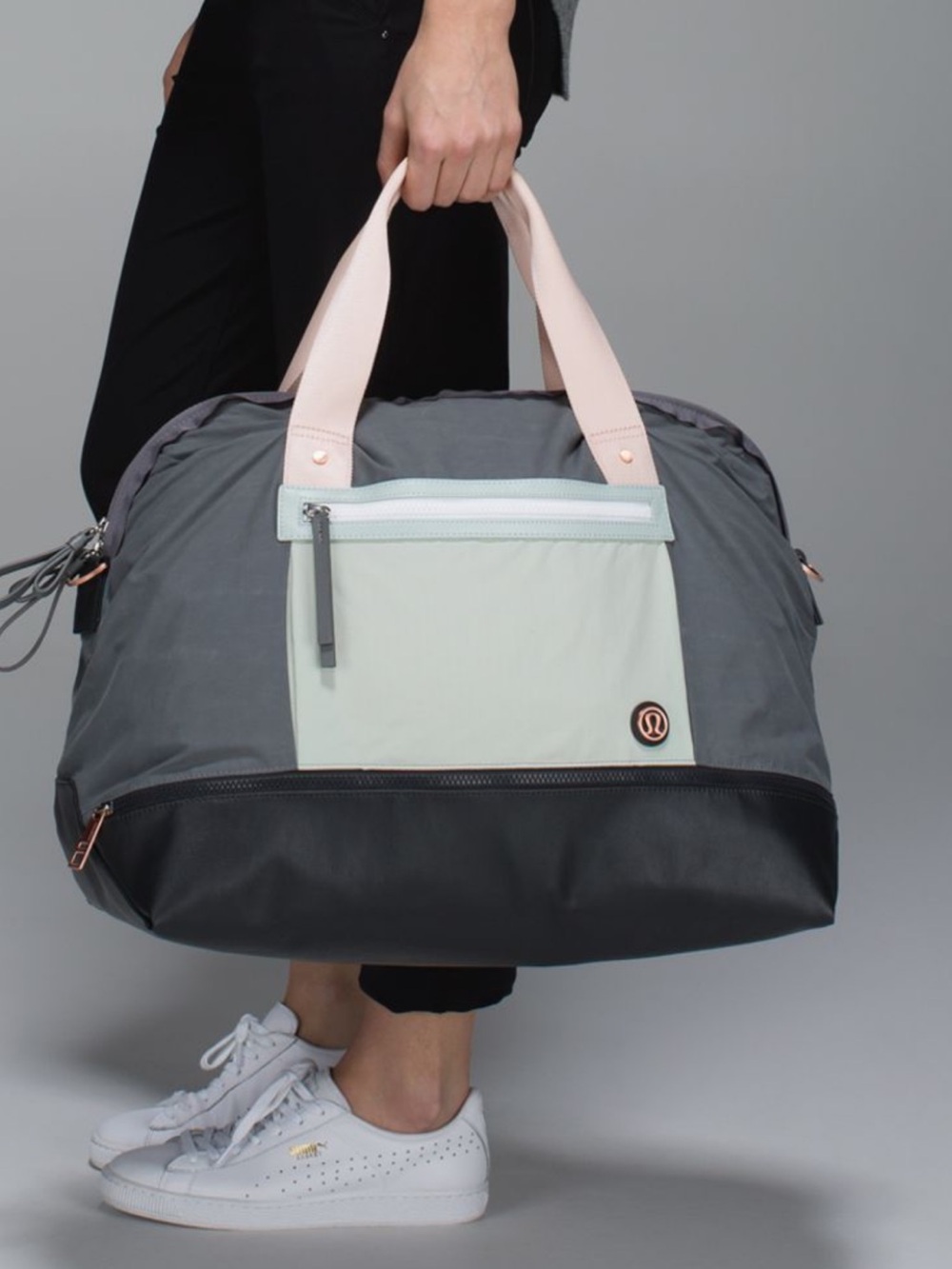 lululemon runaway retreat duffle bag